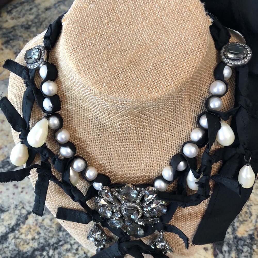 Lanvin Paris large Pearl Crystal ribbon necklace - Picture 14 of 16